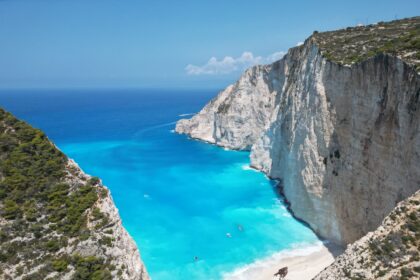 Navagio Beach, Zakynthos — photo: Wilnel Jose Verdu Guerrero (CC BY-SA 4.0, Wikimedia Commons)