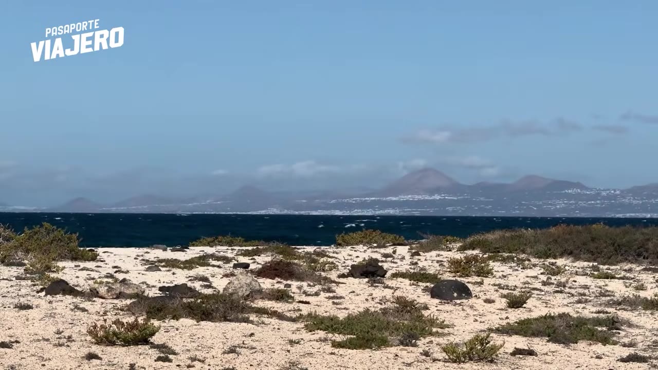 White sand dunes meeting turquoise water in Corralejo Natural Park, Fuerteventura